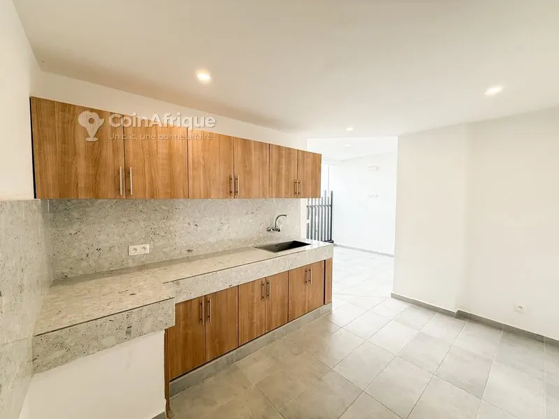 Appartement 4 pièces + dépendance haut standing — Cocody Riviera Triangle