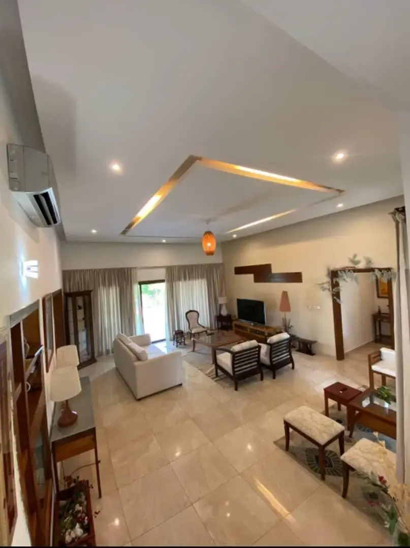 Villa 3 chambres avec piscine en bordure de lagune — Assinie