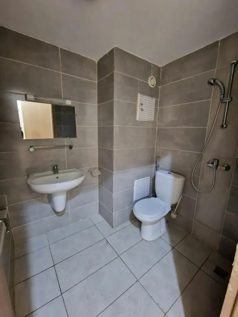 Appartement 3 pièces 2 chambres — Cocody 8ème tranche