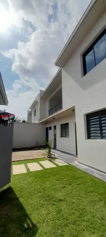 Villa duplex 7 pièces avec piscine — Cocody Riviera Abatta