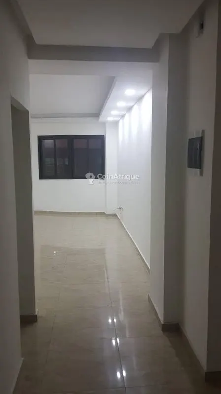 Appartement 4 pièces moderne avec ascenseur — Marcory