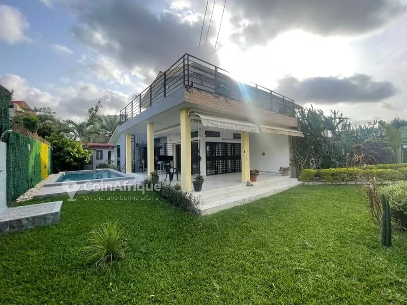 Villa duplex 6 pièces avec piscine — Cocody Riviera M'badon