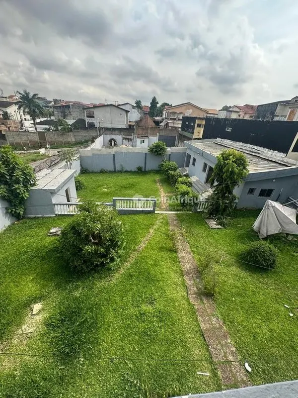 Villa 20 pièces usage bureaux — Angré 8e tranche