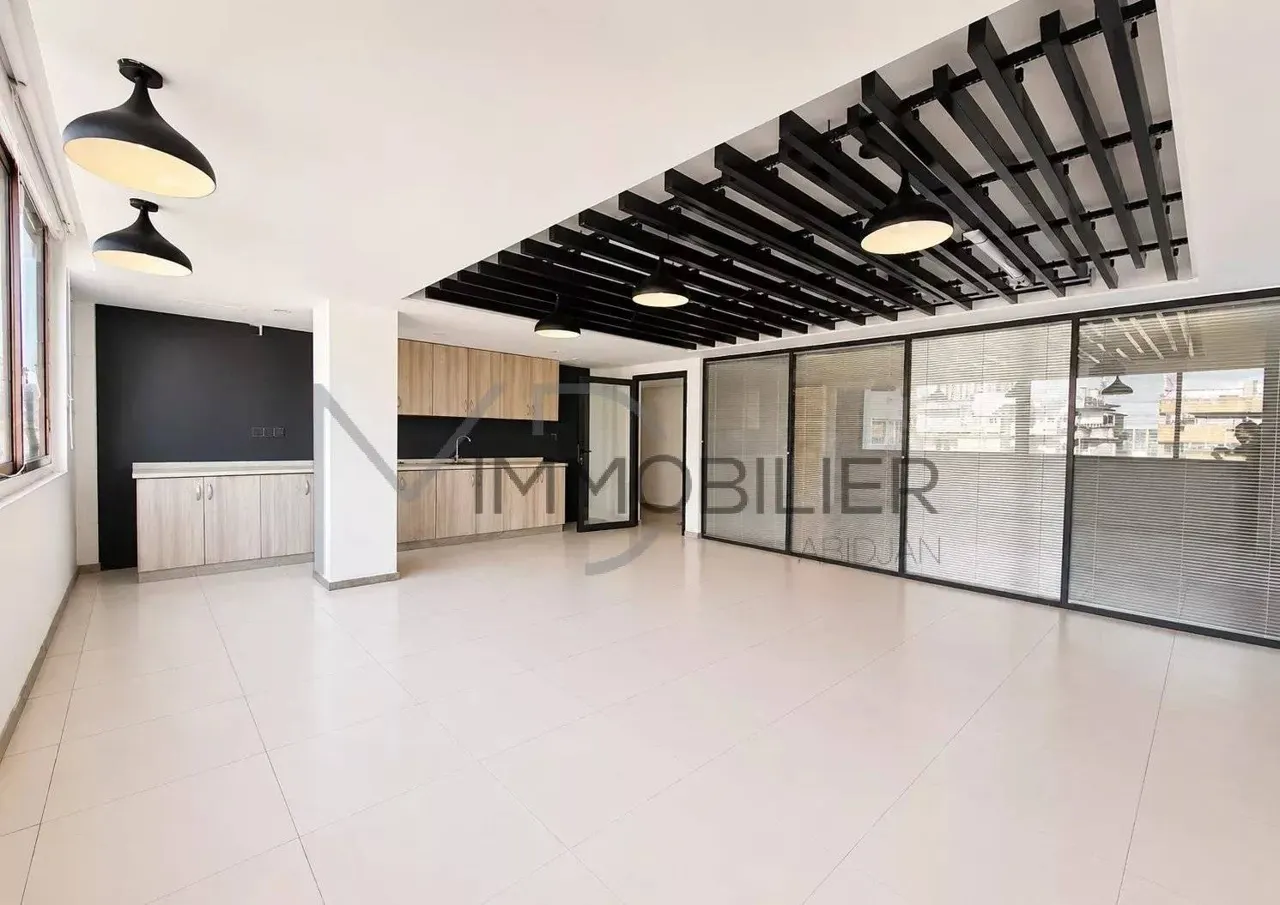 Bureaux aménagés 750 m² divisibles — Plateau