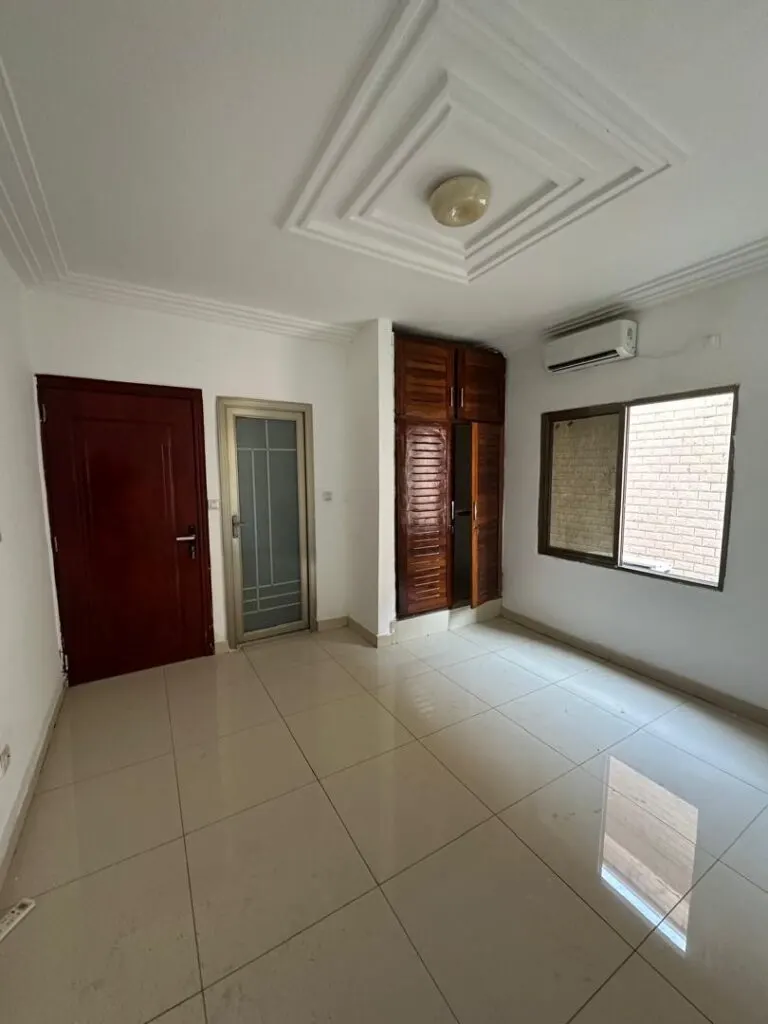 Appartement 3 pièces 2 chambres — Cocody M'Badon