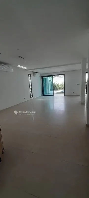 Villa duplex 7 pièces avec piscine — Cocody Riviera Abatta