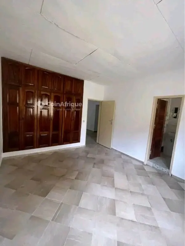 Villa duplex 7 pièces avec garage — Angré 8ème tranche