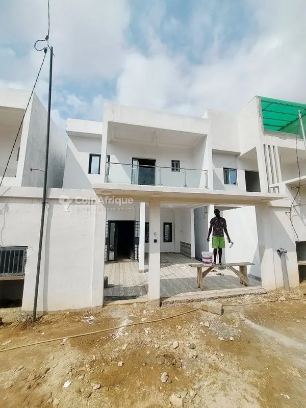 Villa duplex 5 pièces livré clé en main — Cocody Angré Djorobité