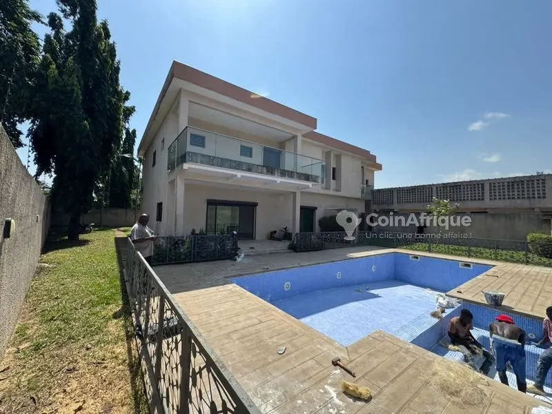Villa duplex 8 pièces avec piscine — Cocody Attoban