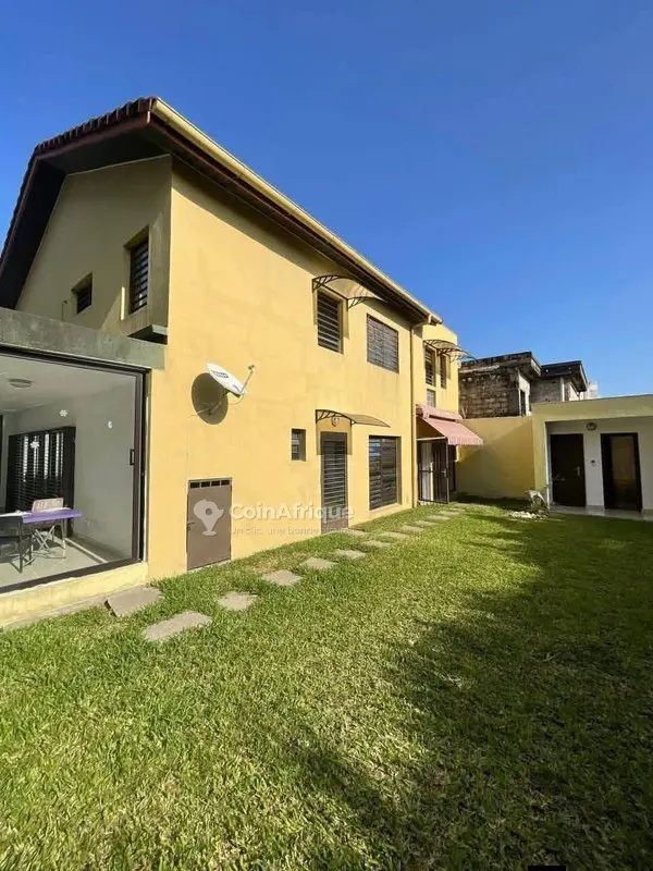 Villa duplex 6 pièces avec dépendance — Cocody Riviera Synacassi 2
