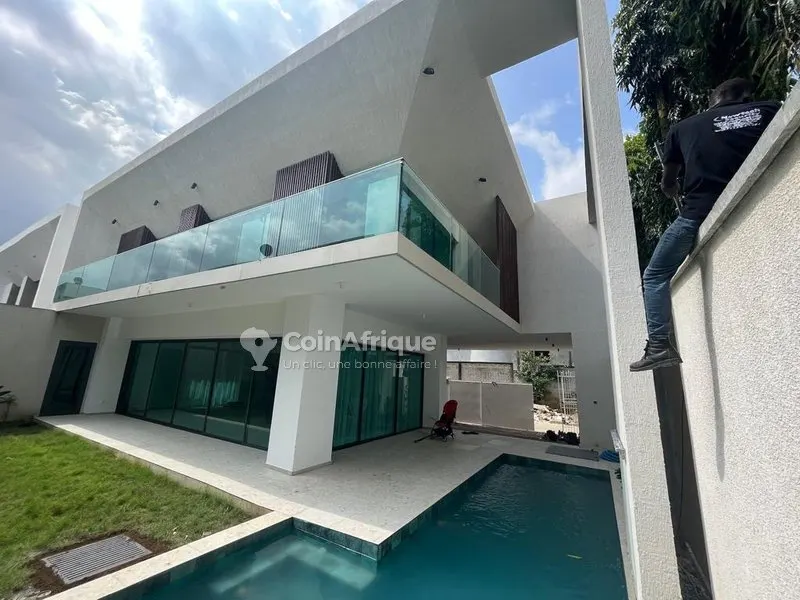 Villa duplex 6 pièces avec piscine — Cocody Riviera 3