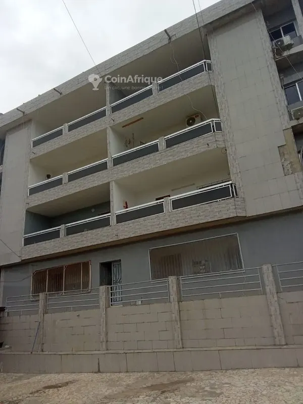 Immeuble R+3 8 appartements 3 pièces — Cocody Riviera Mbadon