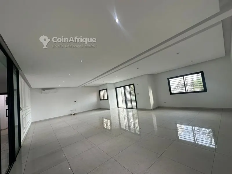 Appartement 4 pièces — Cocody Riviera M'badon