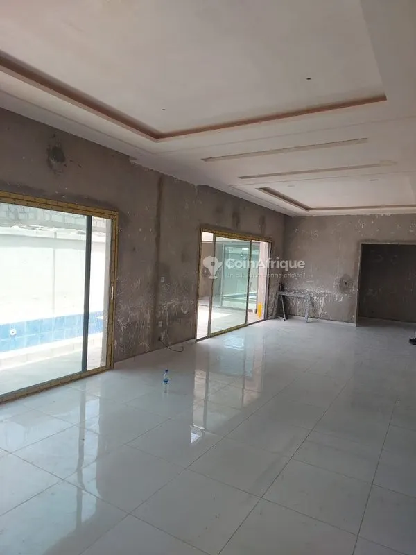 Villa 4 pièces avec piscine — Assinie