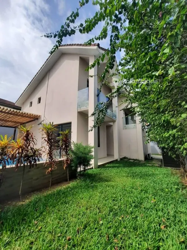 Villa duplex 6 pièces avec piscine — Cocody Faya