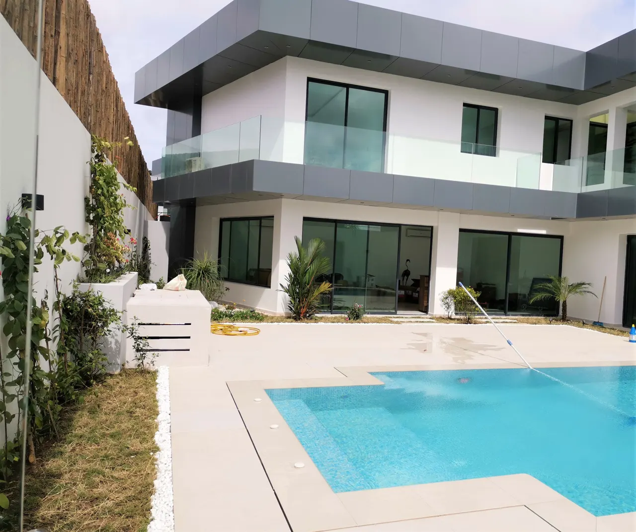 Villa duplex F6 avec piscine et jardin — Riviera M'Badon