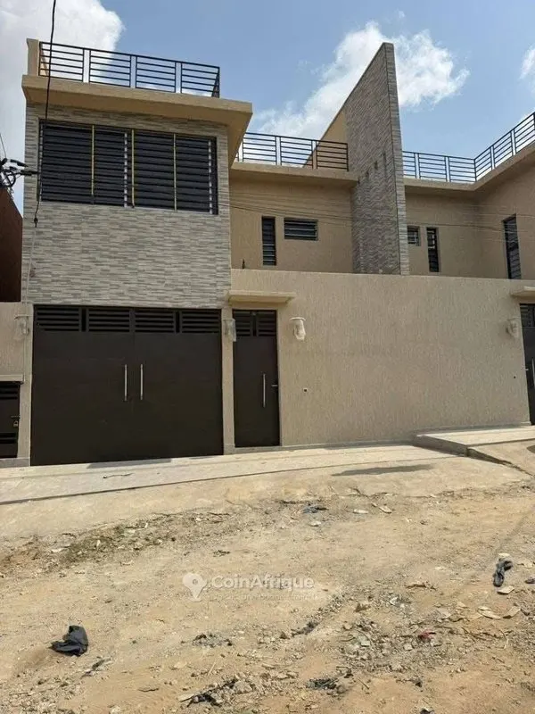 Villa duplex 6 pièces avec dépendance — Cocody Riviera Faya Jules Verne