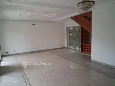 Villa duplex 4 chambres avec garage — Angré Cité les Arcades