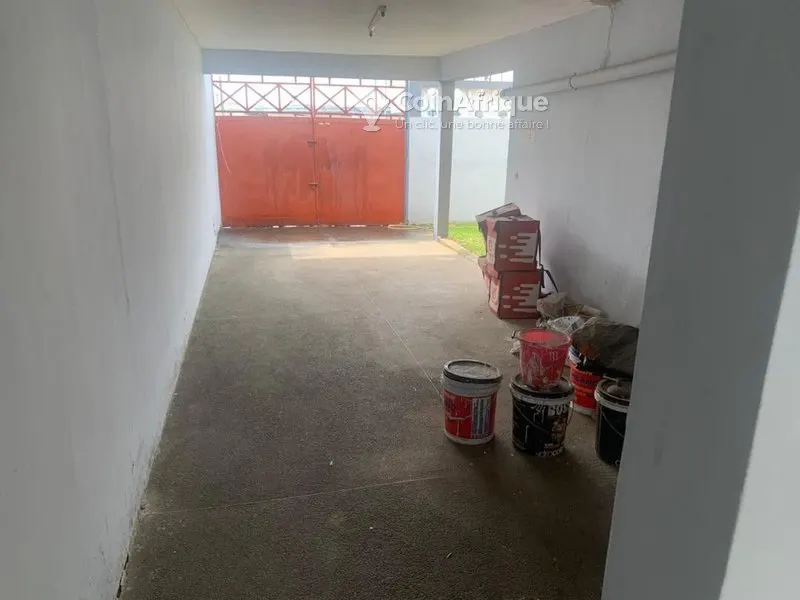 Villa duplex 5 pièces avec dépendances et garage — Cocody-Angré 8ème tranche