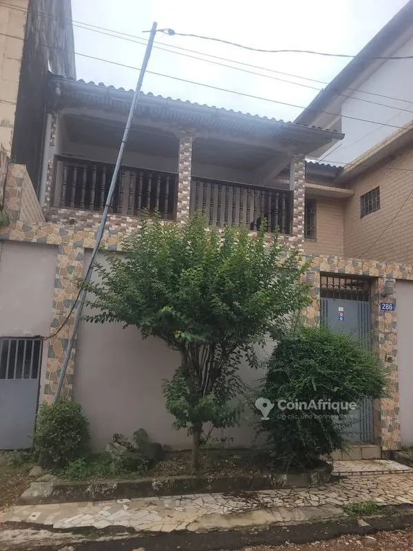Villa duplex 8 pièces avec garage — Cocody Riviera Faya