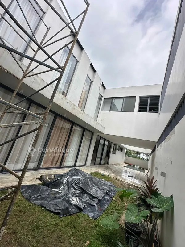 Villa 5 pièces avec piscine — Cocody Riviera Golf