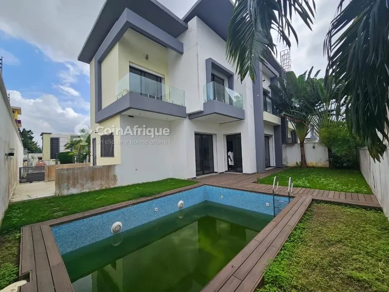 Villa triplex 8 pièces avec piscine et jardin — Cocody Riviera Golf 4
