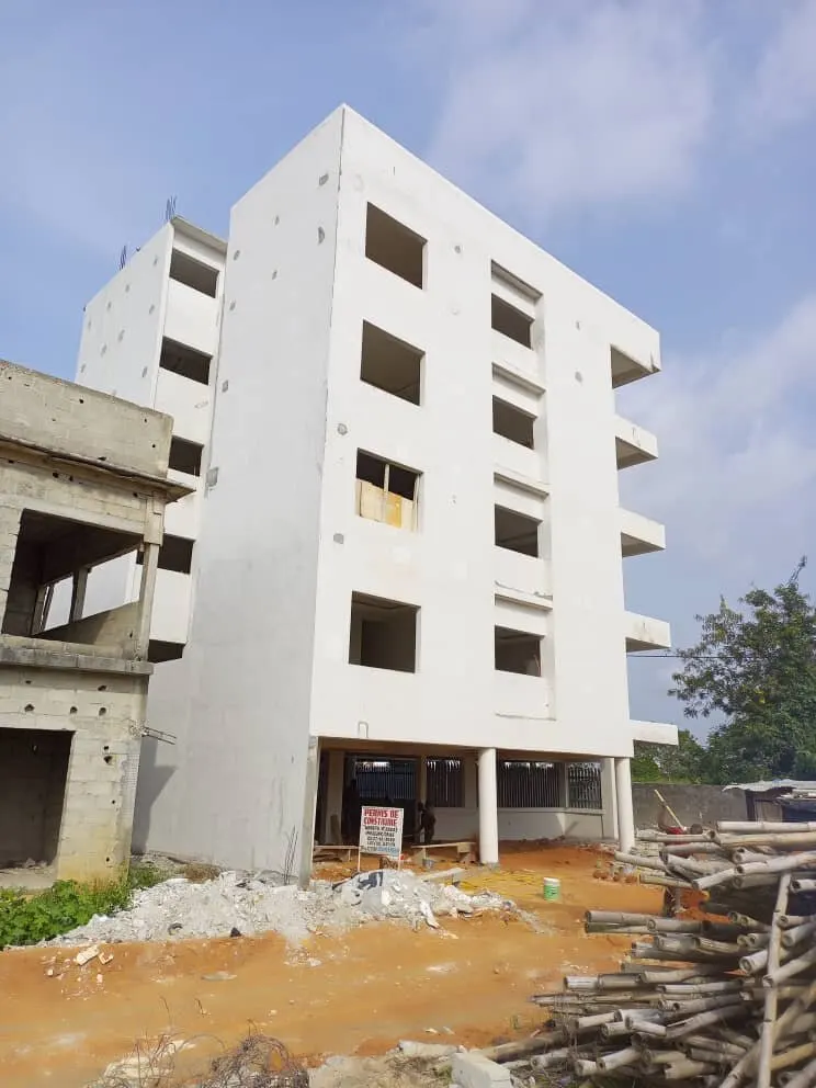 Immeuble jumelé R+4 neuf en gros œuvre — Bingerville Cité S3I