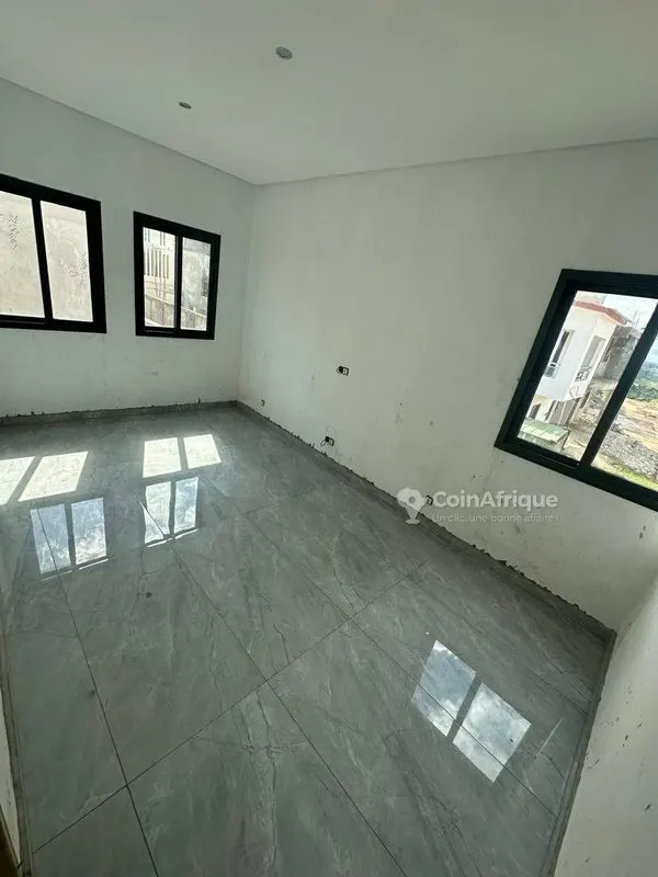 Villa duplex haut standing 4 chambres — Angré CHU