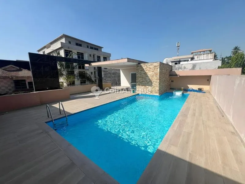 Villa triplex 8 pièces avec piscines — Cocody Riviera Attoban