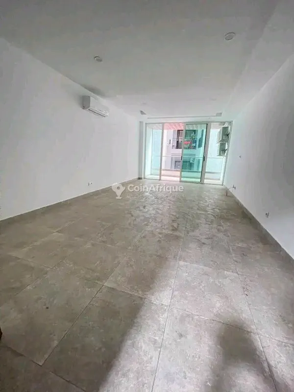 Appartement 3-4 pièces avec parking — Cocody Angré 8e Tranche