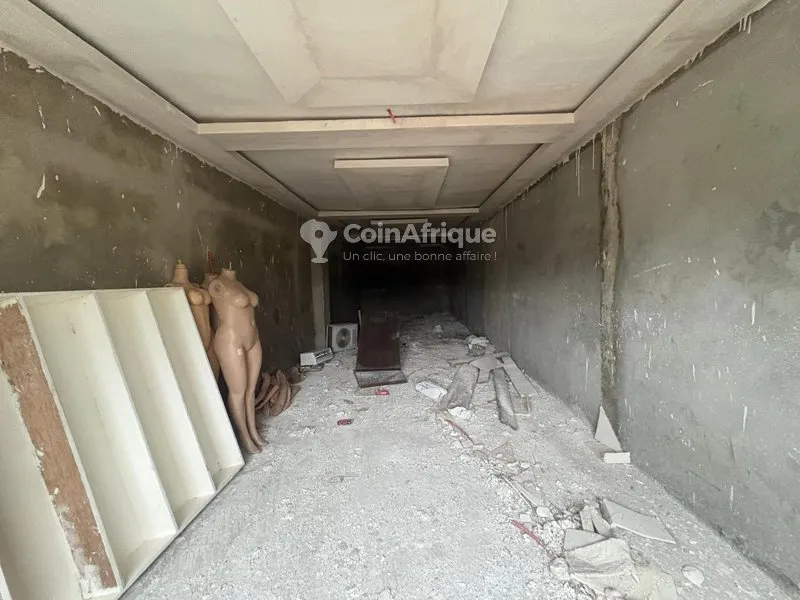 3 magasins neufs avec mezzanine — Cocody-Angré Château