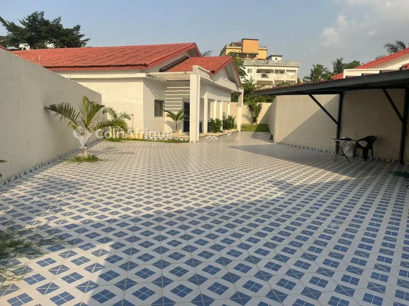 Villa duplex 6 pièces avec piscine et jardin — Riviera Attoban