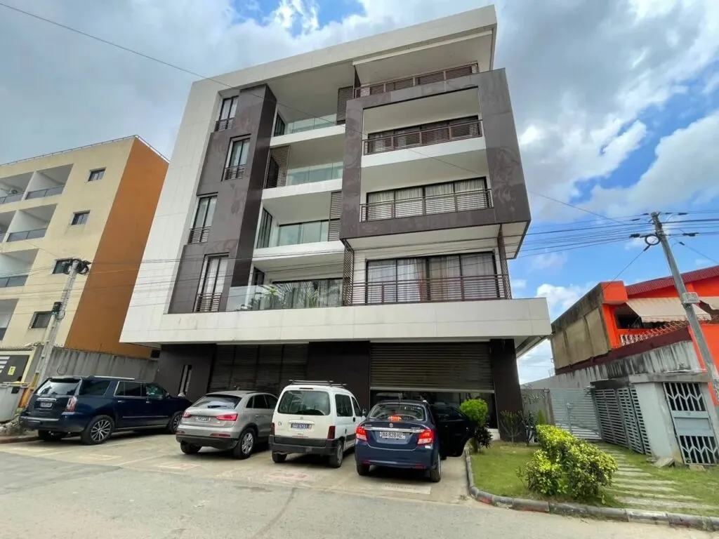 Appartement 4 pièces — Cocody 7ème tranche