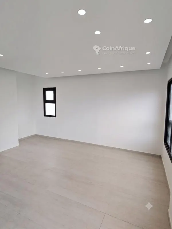 Appartement de standing 3 pièces avec dépendance — Cocody Riviera 4