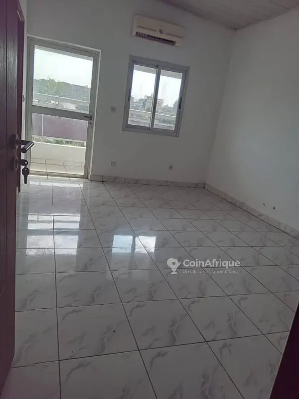 Appartement 4 pièces — Cocody 2 Plateaux Aghien