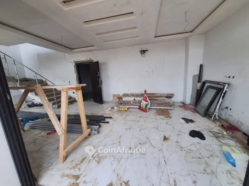Villa triplex 6 pièces avec piscine — Riviera M'badon