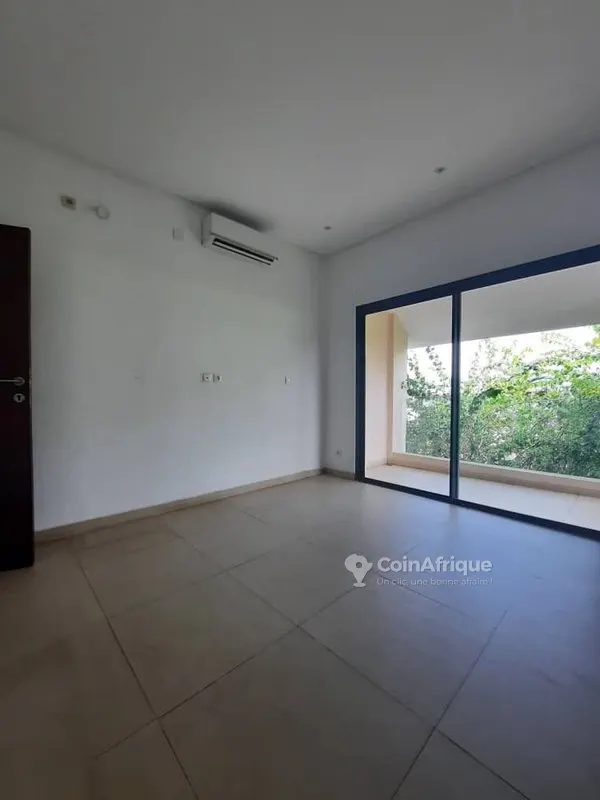 Villa duplex 6 pièces avec piscine — Cocody Faya