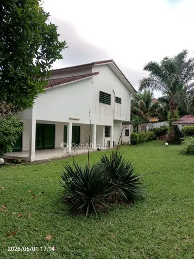 Villa duplex 7 pièces avec garage et jardin — Beverly Hills Riviera