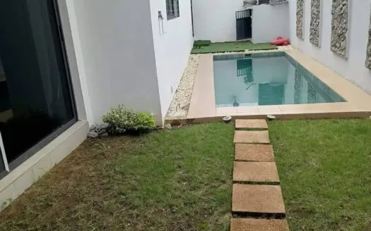 Villa basse 6 pièces avec piscine — Cocody Riviera