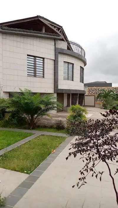 Terrain 1661 m² clôturé — Riviera Golf 1