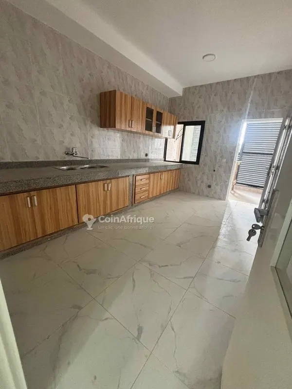 Appartement 4 pièces neuf climatisé — Cocody Riviera Bonoumin
