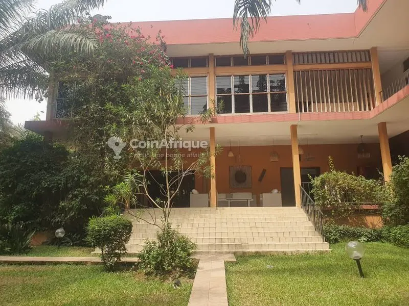 Résidence privée 14 pièces avec piscine — Angré 7e Tranche