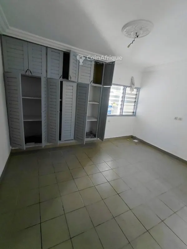 Appartement 3 pièces — Angré