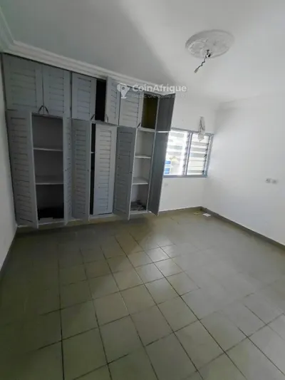 Appartement 3 pièces — Angré