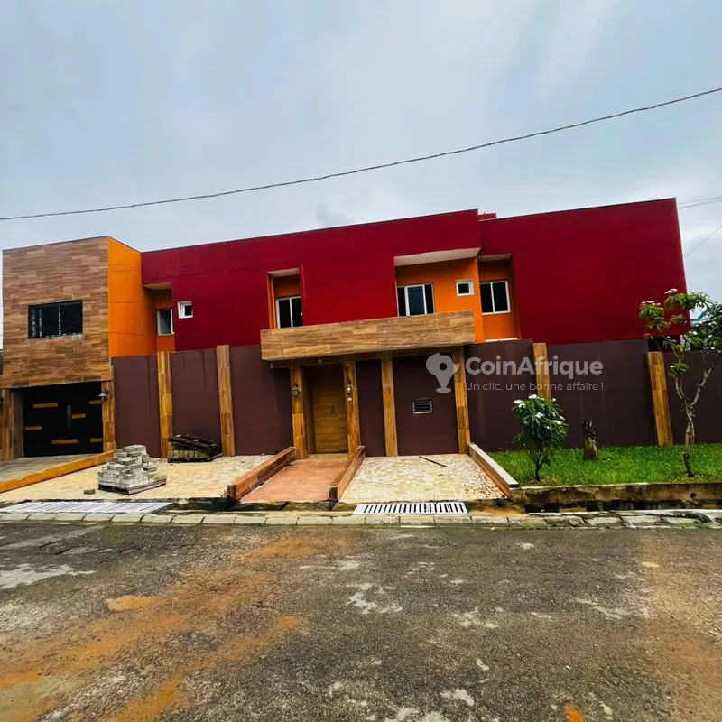 Villa duplex 18 pièces avec piscine — Cocody Riviera Golf