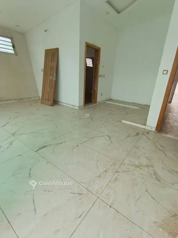 Villa duplex 5 pièces avec dépendance — Cocody Riviera 3