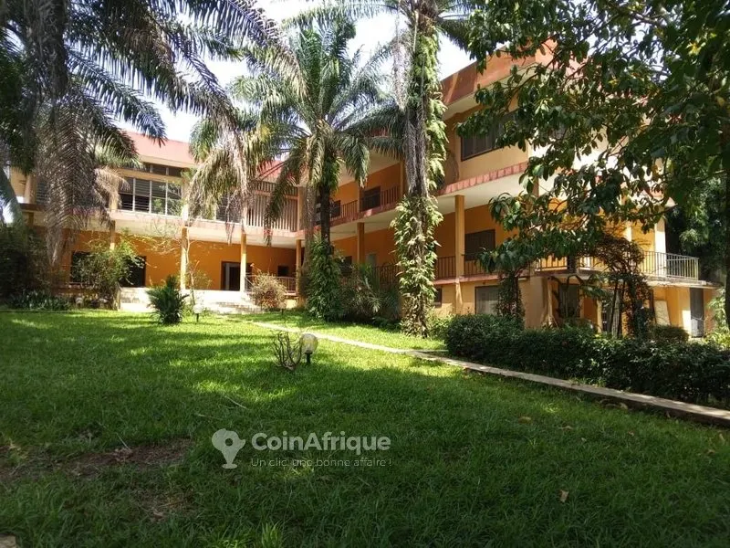 Villa duplex 18 pièces avec piscine et salle événementielle — 7ème Tranche