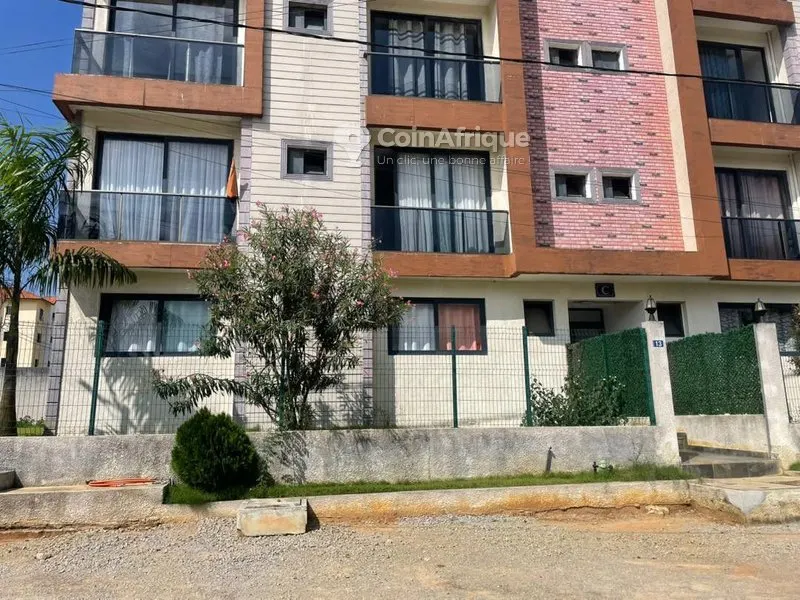 Appartement 3 pièces haut standing — Cocody Riviera Faya