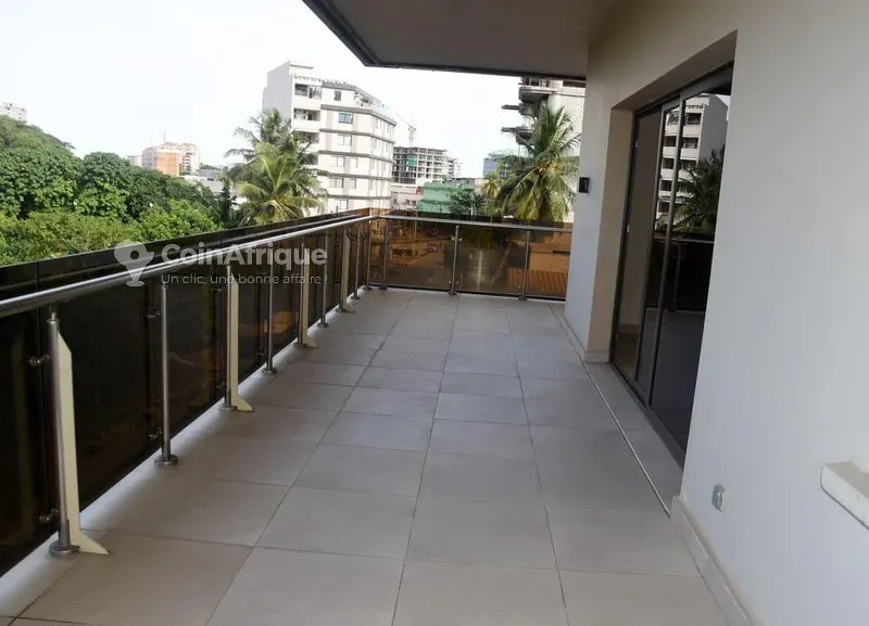 Appartement haut standing 4 pièces — Marcory Zone 4