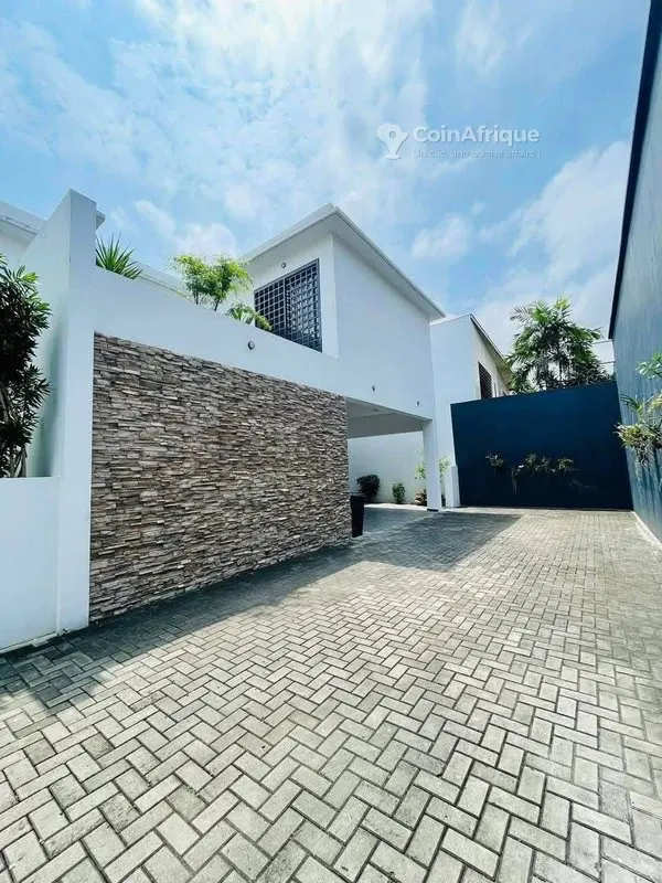 Villa 4 pièces avec piscine — Cocody Riviera Golf